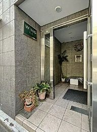 【エントランス】 | WING髙尾 | 清潔なエントランスです