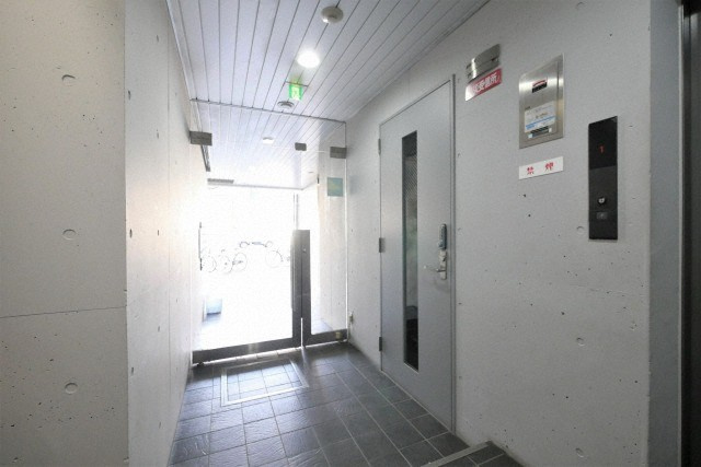 大阪市西区本田３丁目の賃貸マンションのロビー