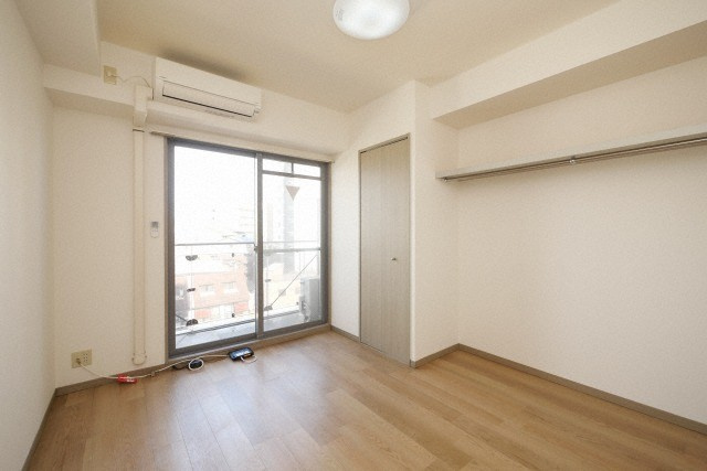 大阪市西区本田３丁目の賃貸マンションの居間・リビング