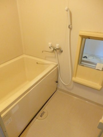 グリーンピア中西Ａの浴室|コンパクトで使いやすいお風呂です