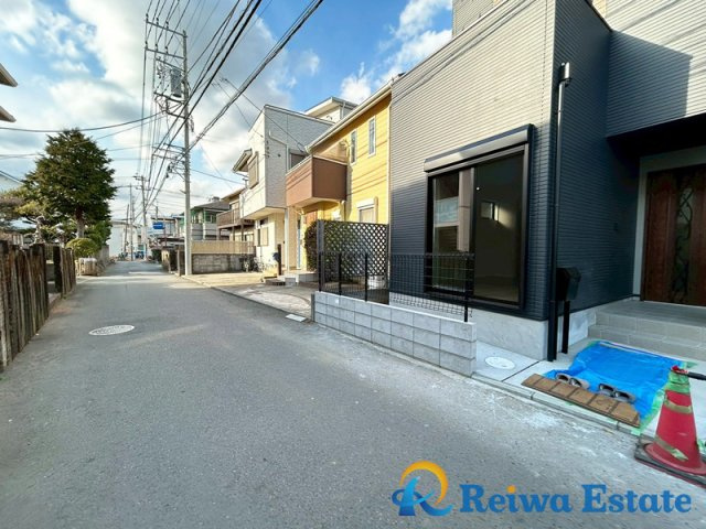 新築戸建　茅ヶ崎市西久保の前面道路含む現地写真