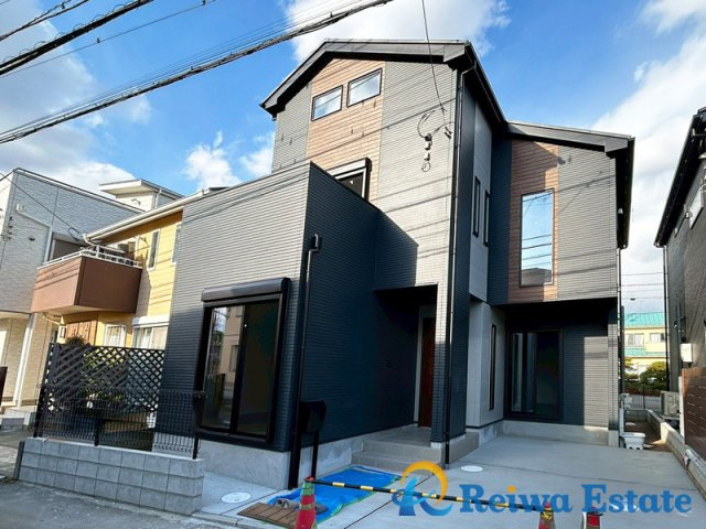 新築戸建　茅ヶ崎市西久保の外観|生活のしやすいアプローチ、閑静な住宅地に佇む邸宅です♪