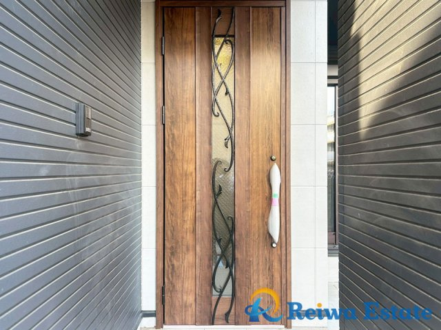 新築戸建　茅ヶ崎市西久保の玄関