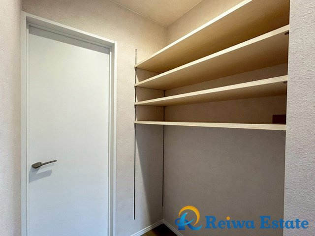 新築戸建　茅ヶ崎市西久保の収納|お子様の遊び道具やベビーカー、アウトドアグッズなどをたっぷり収納できる玄関収納！