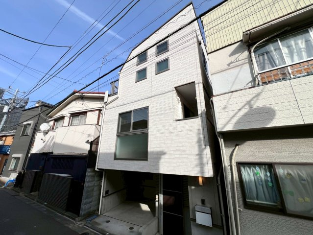 【外観】 | 中野区中野１丁目　中古戸建て | 住まうほどに愛着が深まり、長く快適に暮らせそうな佇まい