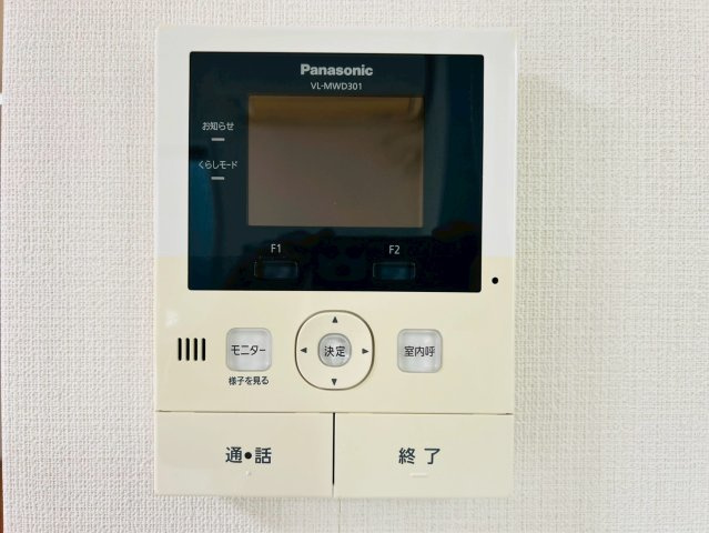 【防犯設備】 | 中野区中野１丁目　中古戸建て | 室内から顔を確認でき、日々の暮らしに安心感をもたらす設備