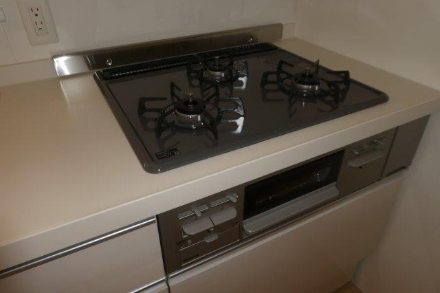 アリオン上東のキッチン|３口ガスコンロ