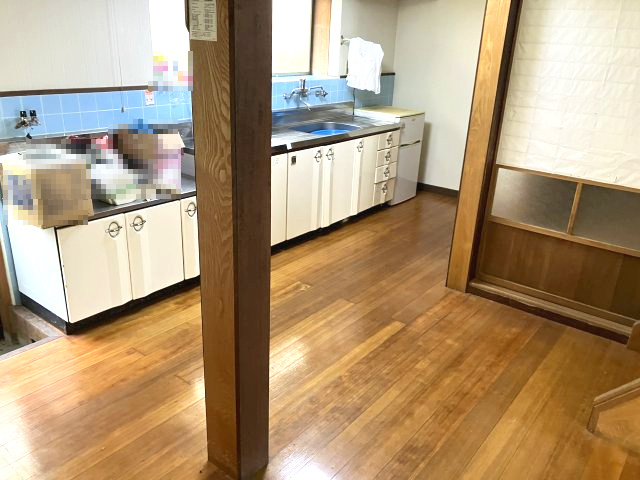 庄境　中古戸建　8DKのキッチン