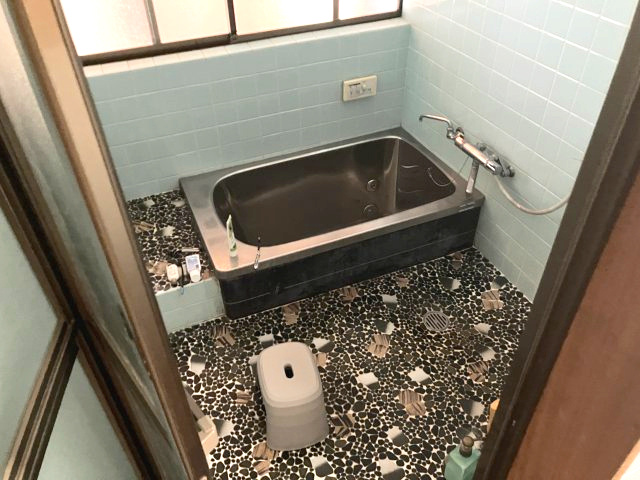 庄境　中古戸建　8DKの浴室