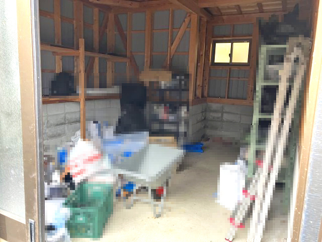 庄境　中古戸建　8DKの駐車場