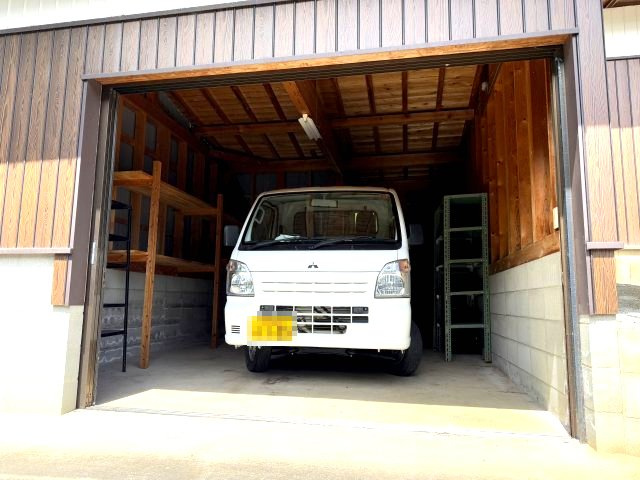 庄境　中古戸建　8DKの駐車場