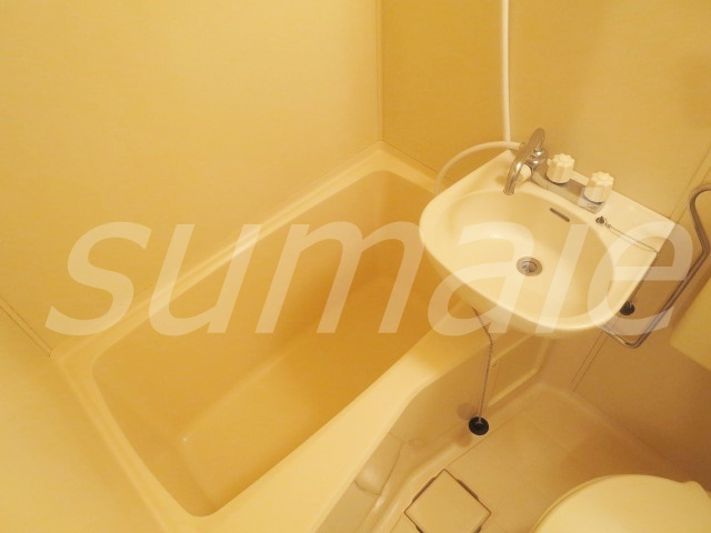 ペアシティ秀華二番館の浴室|お手入れ簡単な3点ユニットバスです☆