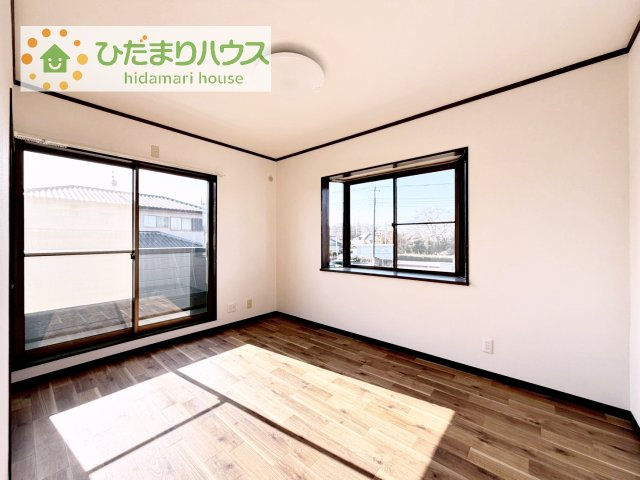 【寝室】 | 下妻市半谷　中古戸建 | 大きなベッドを置いても余裕の広さの主寝室♪