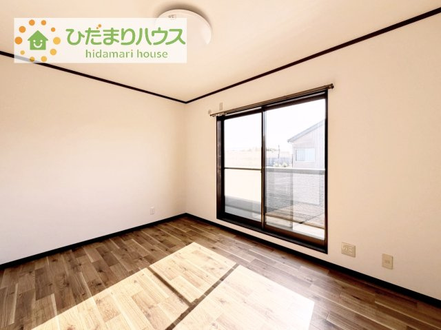 【洋室】 | 下妻市半谷　中古戸建 | お掃除しやすく、清潔感を保てるのでダニも発生しにくいフローリング♪