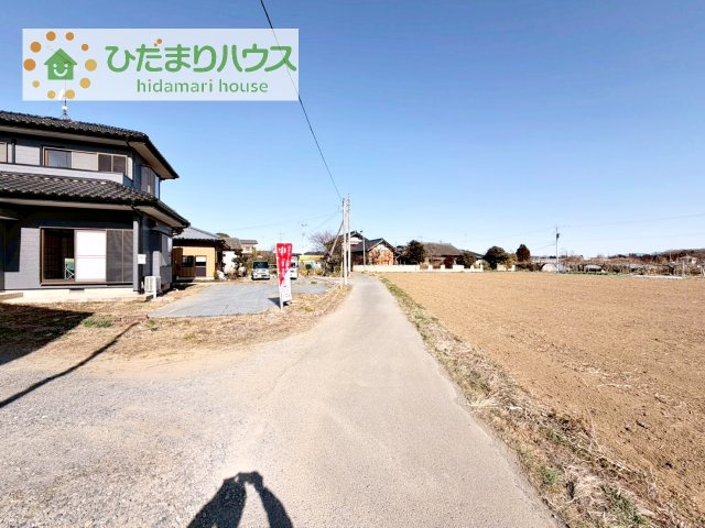【前面道路含む現地写真】 | 下妻市半谷　中古戸建 | たっぷりの陽光と心地よい風が舞い込む住まい♪