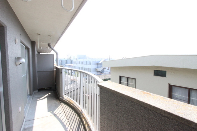 第二西垣ハイツのバルコニー|現状優先です。