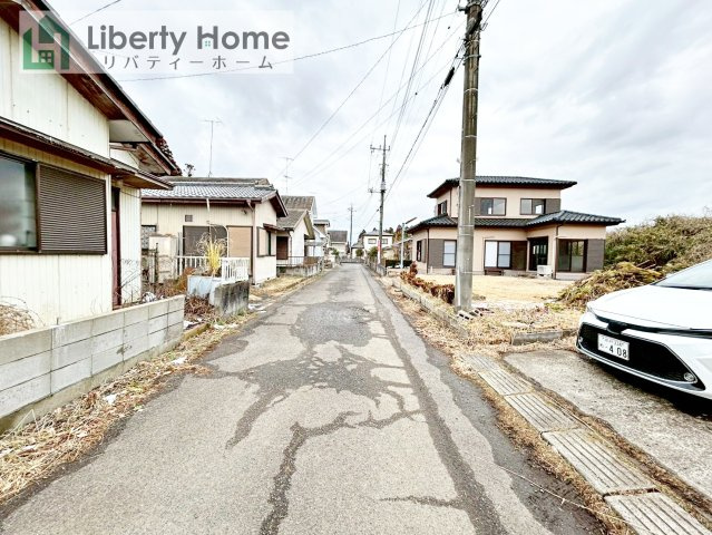 稲敷市江戸崎甲　中古戸建の前面道路含む現地写真