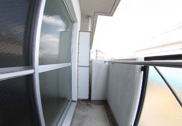 ベルトピア和泉大宮のバルコニー|外からの目が気にならないバルコニーで洗濯物が干せます