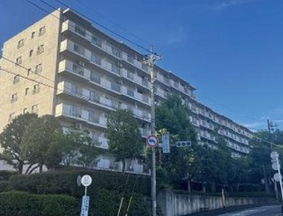 椿峰ニュータウン６２街区１号棟の外観
