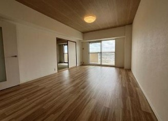 椿峰ニュータウン６２街区１号棟の居間・リビング