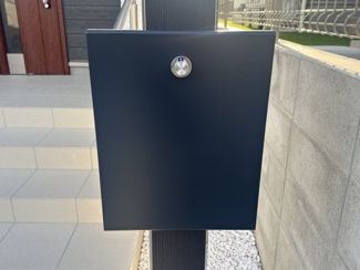 【設備】 | 八重瀬町新城Ⅲ（全5棟）ラストC号棟 | C号棟　鍵付きポスト♪