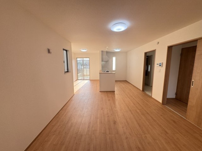 【居間・リビング】 | 八重瀬町新城Ⅲ（全5棟）ラストC号棟 | C号棟　LDK17.37帖♪リビング収納付き♪