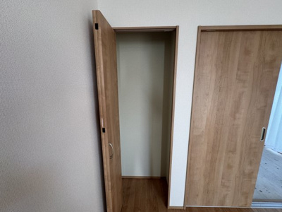 【収納】 | 八重瀬町新城Ⅲ（全5棟）ラストC号棟 | C号棟　リビング収納付き♪