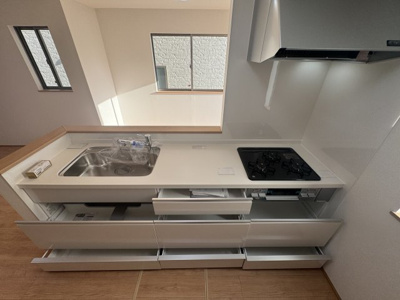 【キッチン】 | 八重瀬町新城Ⅲ（全5棟）ラストC号棟 | C号棟　収納充実システムキッチン♪