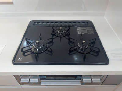 【キッチン】 | 八重瀬町新城Ⅲ（全5棟）ラストC号棟 | C号棟　三口コンロ♪