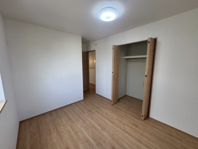 【洋室】 | 八重瀬町新城Ⅲ（全5棟）ラストC号棟 | C号棟　洋室5.75帖＋CL付き♪