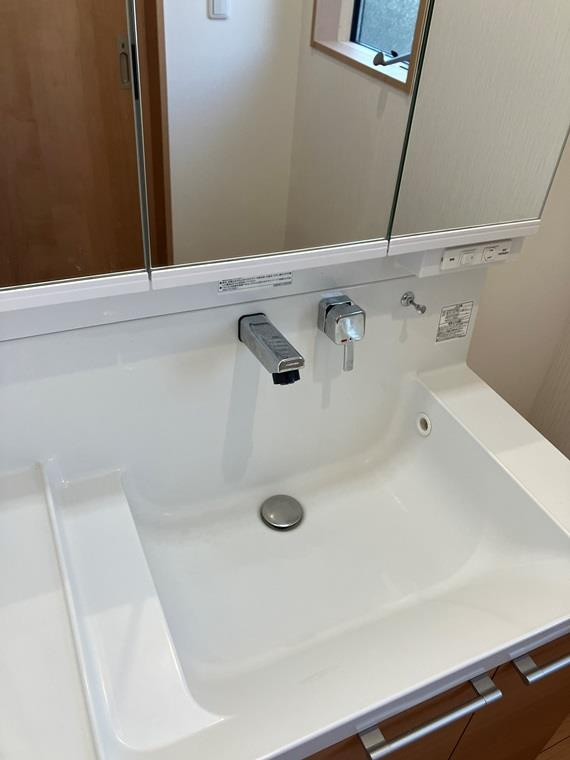 宮松町戸建の洗面所