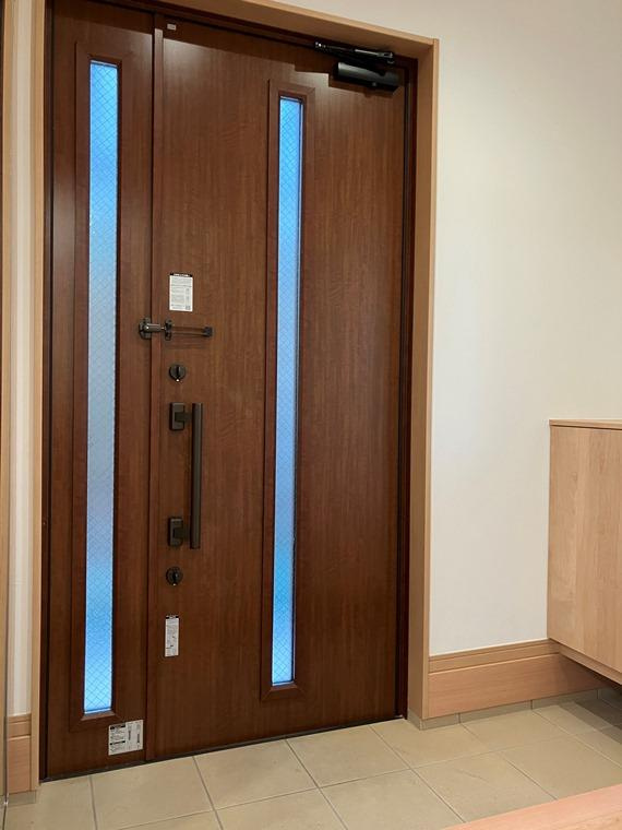 宮松町戸建の玄関