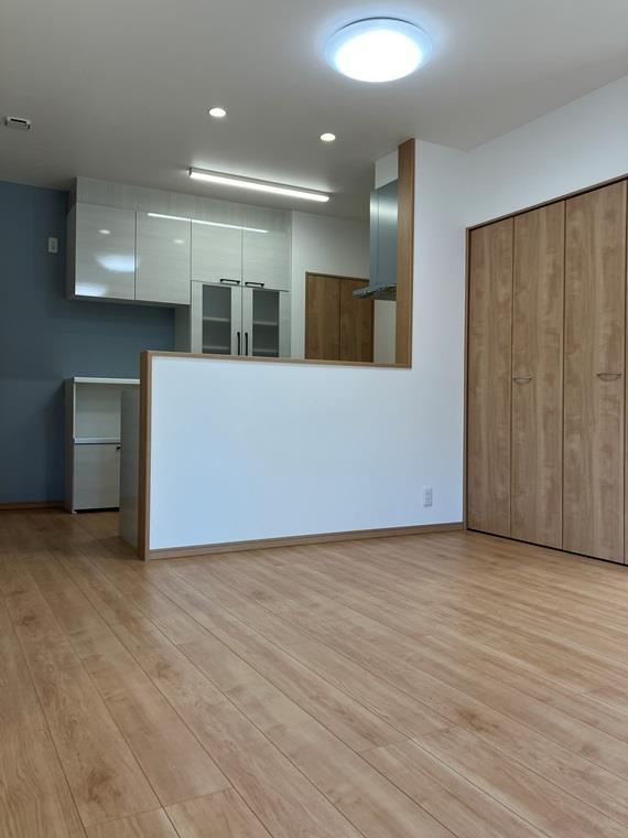 宮松町戸建の居間・リビング