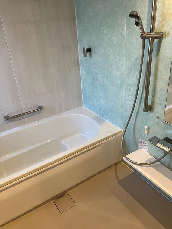 宮松町戸建の浴室