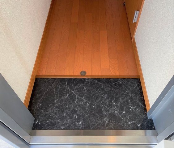 レオパレスｂｅｌ　ｓｕｏｎｏの玄関|明るい玄関です