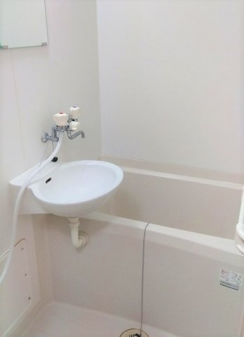 レオパレスラビーネの浴室|お風呂です