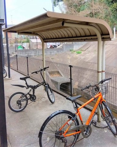 レオパレスラビーネのその他|駐輪場