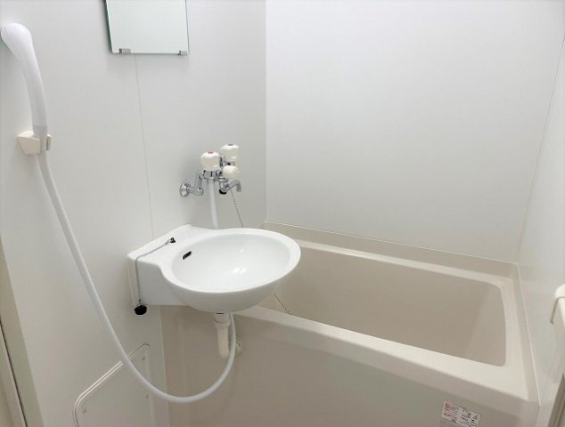 レオパレスオークトゥリーズの浴室|お風呂で日々の疲れを落としましょう