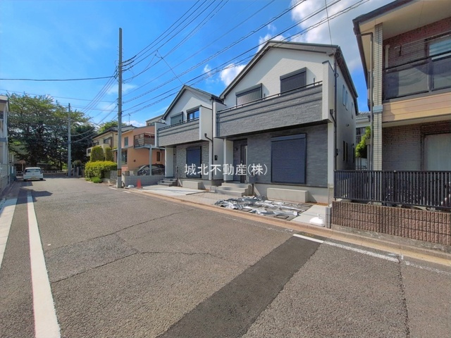 練馬区南大泉1丁目 全2棟 B号棟の前面道路含む現地写真|南側約6.0ｍ公道に面しており陽当たり良好です