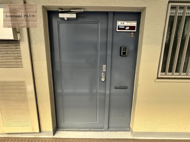 日商岩井京橋ハイツの玄関