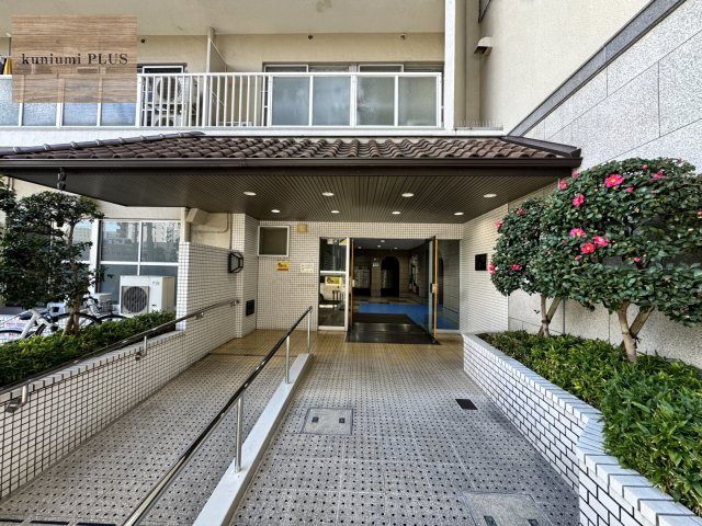 日商岩井京橋ハイツのエントランス