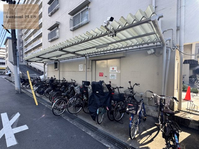 日商岩井京橋ハイツの駐輪場