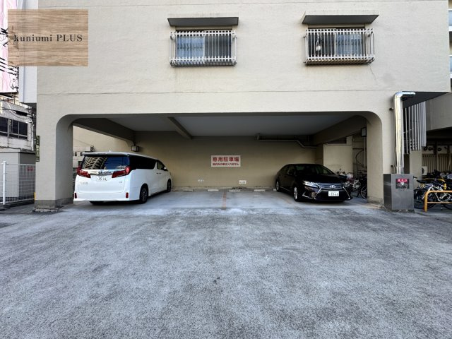 日商岩井京橋ハイツの駐車場