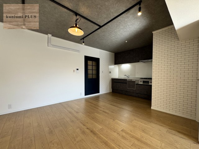 日商岩井京橋ハイツの居間・リビング