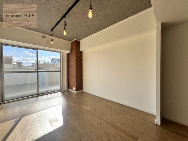 日商岩井京橋ハイツの居間・リビング