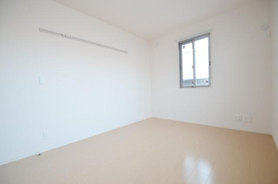 【寝室】 | スカイ・エール | 落ち着いた色調の寝室です