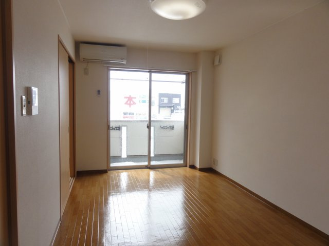 ラフォーレ２号館の居間・リビング|ＬＤＫ