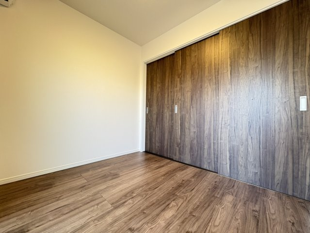 アルメリアの洋室