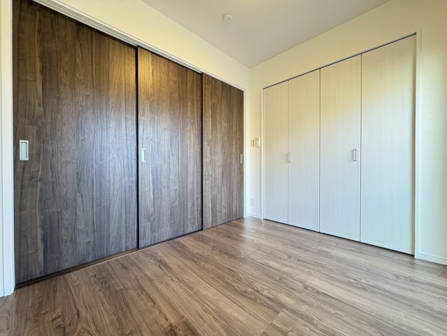 アルメリアの洋室