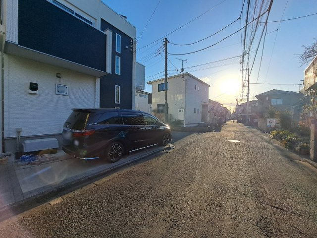 【前面道路含む現地写真】 | 西東京市下保谷1丁目　中古一戸建住宅　（保谷店） | 住環境の良さが魅力の住まい
